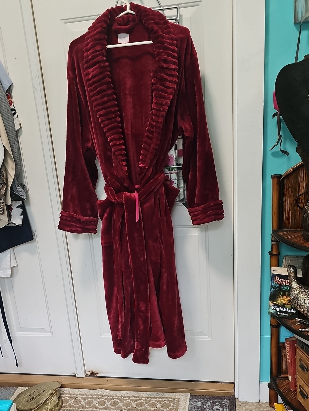 White Mark Plush Burgandy Velvet Robe Size 2x